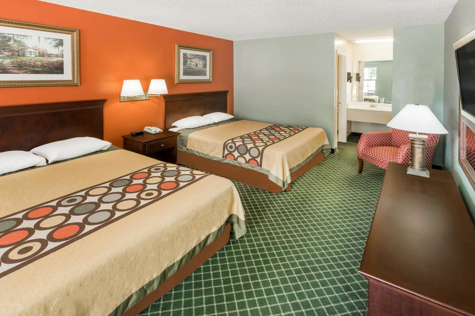 Super 8 By Wyndham Kinder La Exterior photo